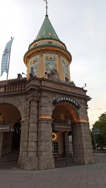 Löwenbräu Biergarten