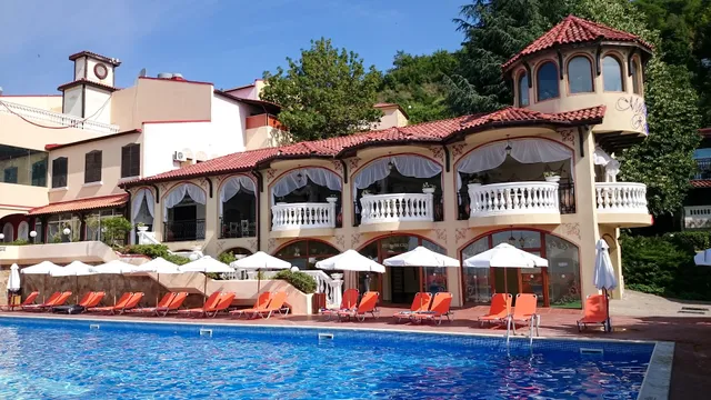 Elenite Holiday Village