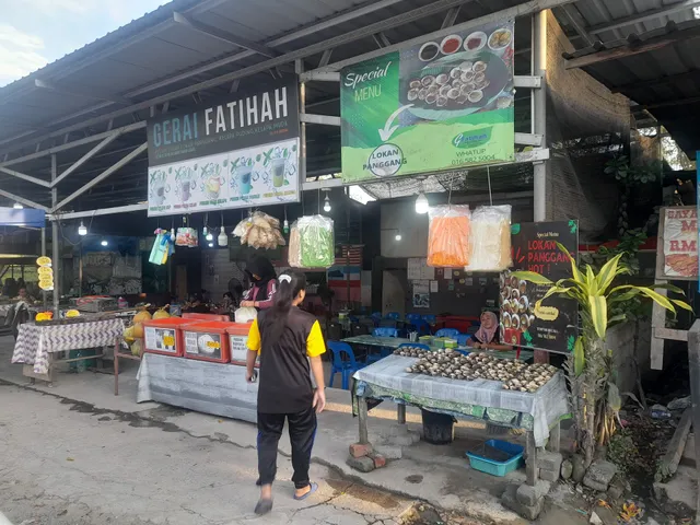 GERAI FATIHAH/G Fatihah (Lokan Panggang, Puding kelapa buah @ Kelapa bakar)