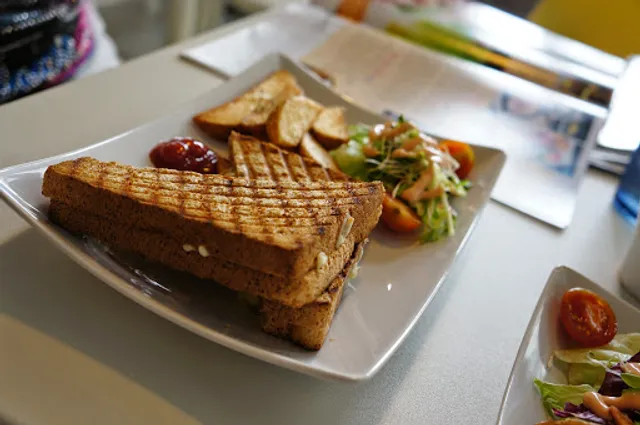 Freeway 73 Brunch & Snack