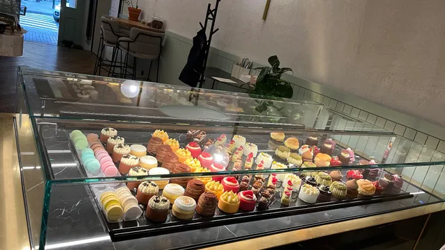 PAUSETERIA café restaurant garden