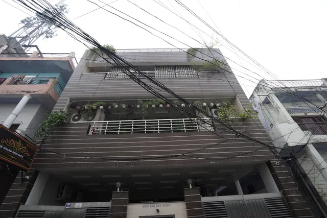 HOTEL O AMR GRAND Govindpuri Junction