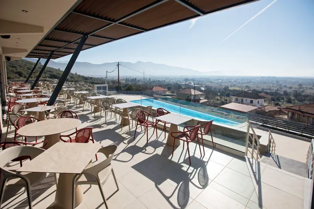 AKROTHEA suites & lounge