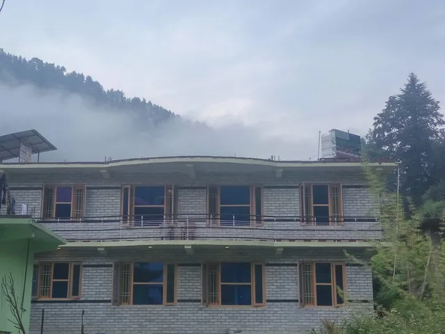 ਹੋਟਲ ਬਰੋਟ ਵਾਦੀ