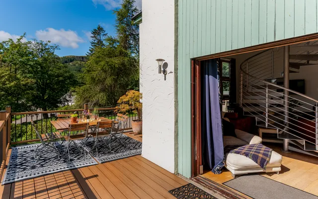 Gulabin Lodge and House