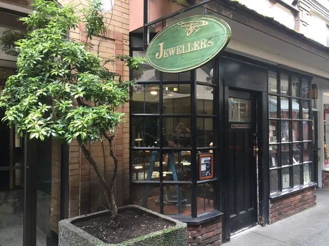 MacDonald & Horridge Custom Jewelry Design