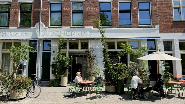 Man Met Bril Koffie Hotel