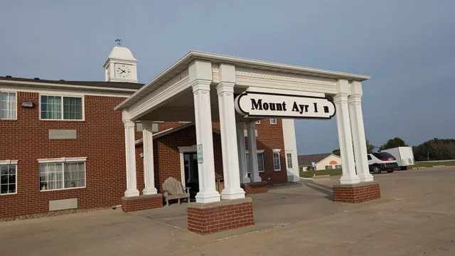 Mount Ayr Inn and Suites