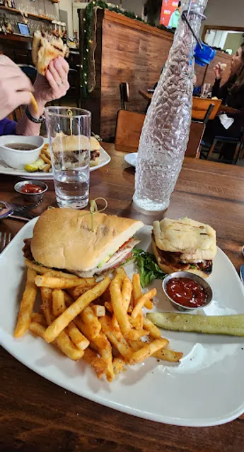 Burly's California Bistro