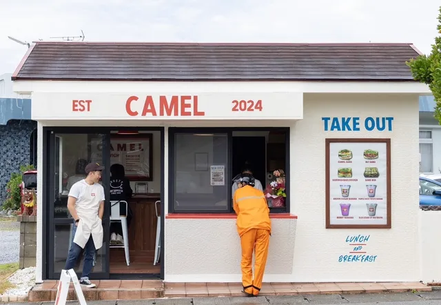 CAMEL SANDWICH & SMOOTHIE