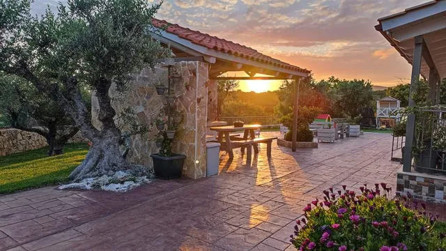 Vayianna's garden house