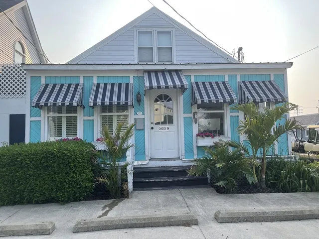 Harbor Square Suites