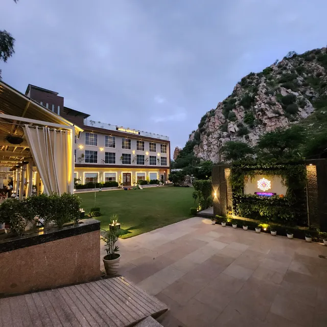 Alwar Vanyaevilas-A Luxury Boutique Resort