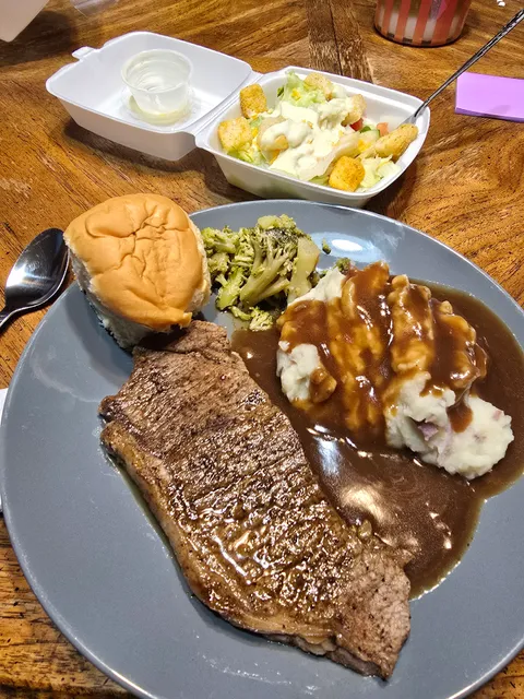 Three Point Inn Bar & Grill