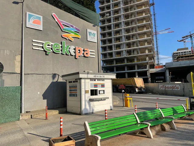 Çekmeköy Kapalı Pazar Yeri