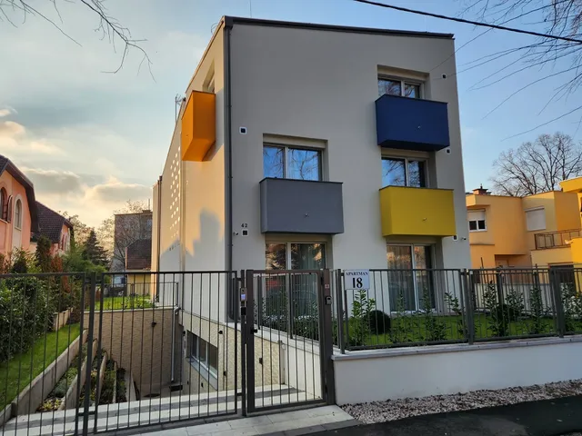 Apartman 18 Komlóssy utca 42.