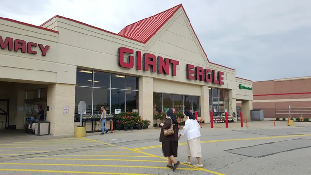 Giant Eagle Supermarket