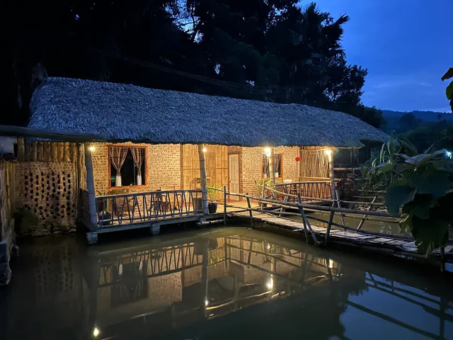 Homestay field ( bungalow & tour & motorbikes rantal ) )