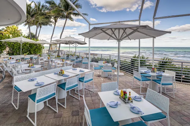 Playa Beach Bar & Grill