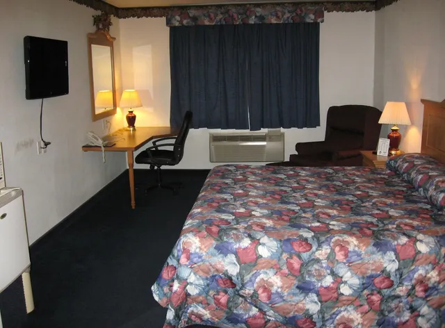 Glacier Gateway Plaza