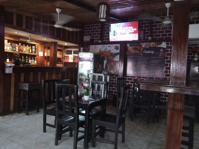 Crisberry Pub & Lounge