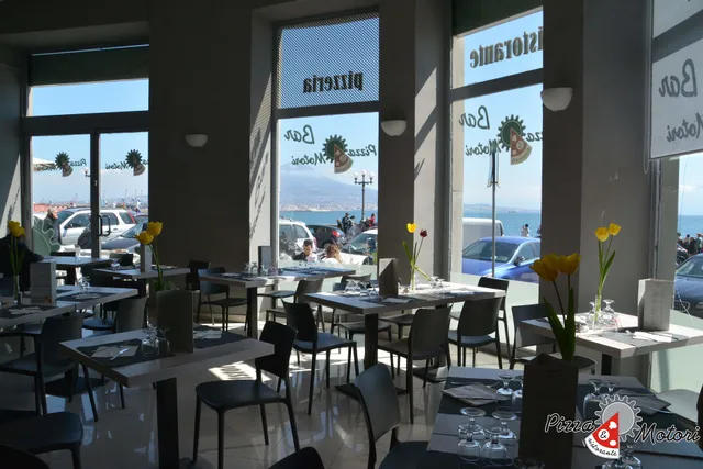 Pizza E Motori - Pizzeria Lungomare Napoli, Ristorante, Bar