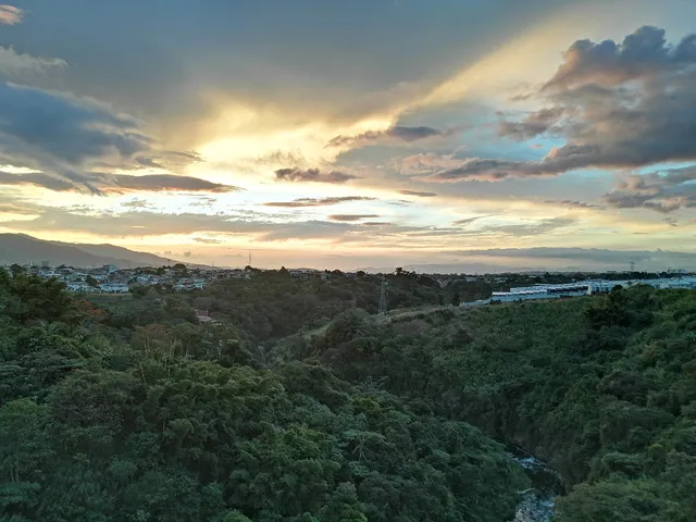 Puente sobre el Rio Virilla