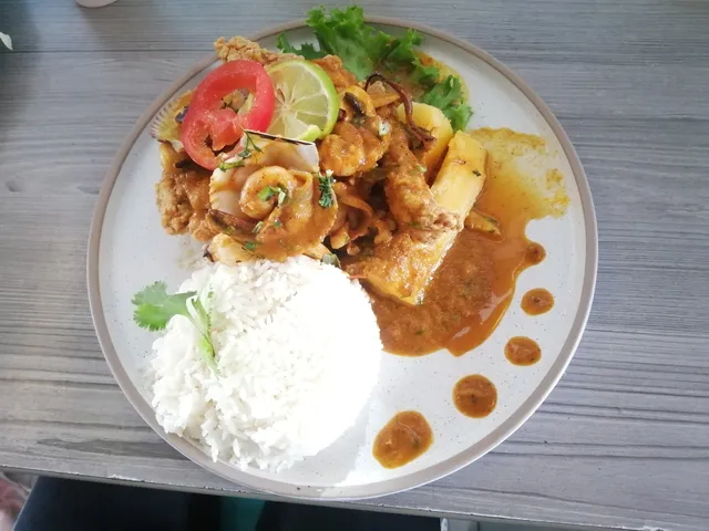 CEVICHERIA PUNTA MADRE ( El trío de amelia) )