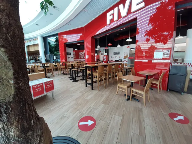 Five Guys Burgers and Fries Nantes Atlantis