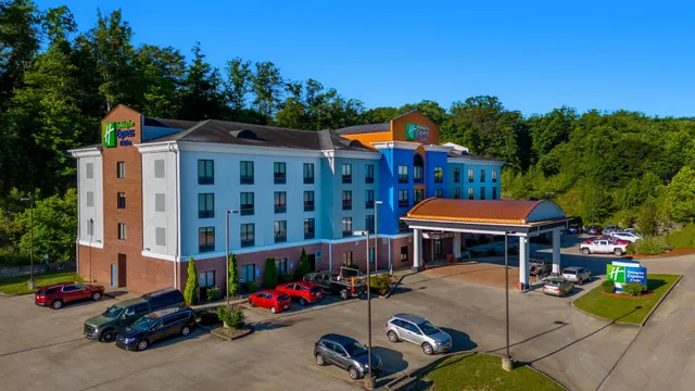 Holiday Inn Express & Suites Charleston NW - Cross Lanes by IHG