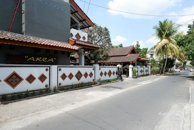 RedDoorz near Mayura Park Lombok 2 - Arca Hotel