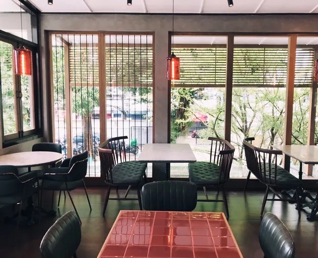 BurnBusaba Pradiphat Saphan Khwai