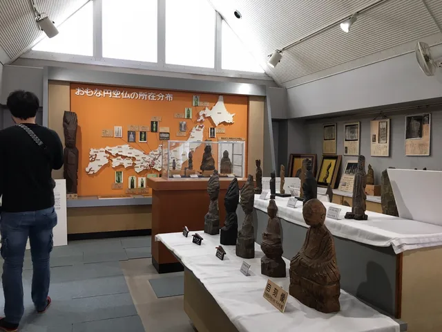 Nakakannon-do Hall and Enku Hashima Museum