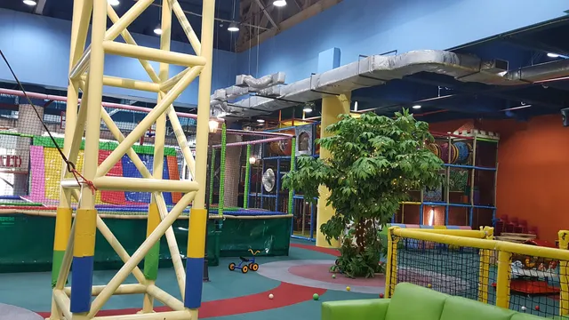 Lollipop's Playland & Cafe