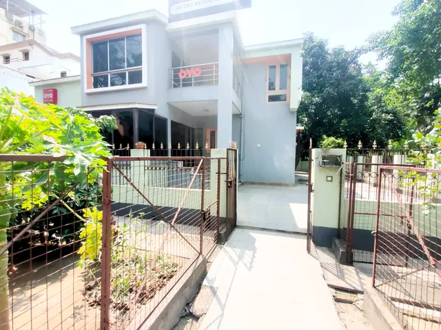 OYO 90130 Retro Residency