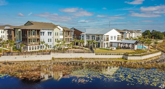 Lakewalk at Hamlin Apartments