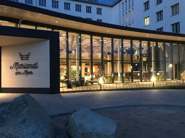 MARIANDL am Meer