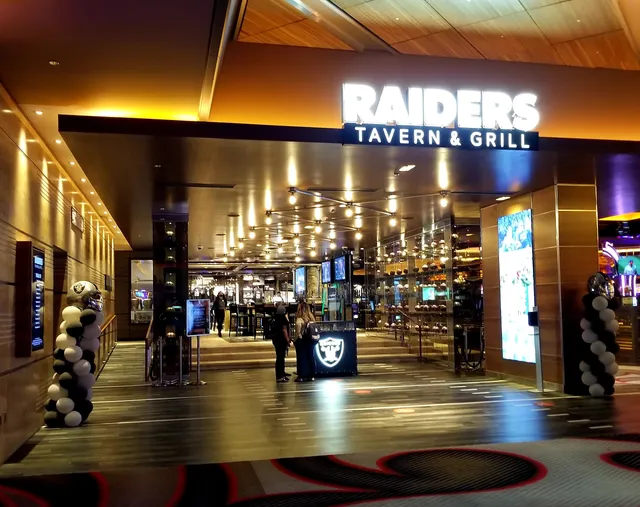 Raiders Tavern & Grill