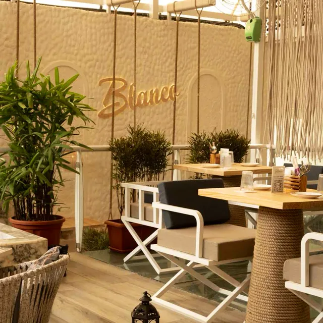 Blanco Bar by the pool