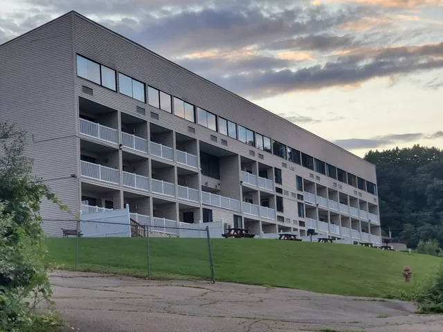 Brickyard Cedar Lodge