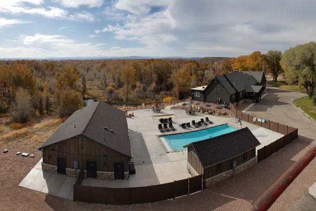 Blacks Fork River Lodge