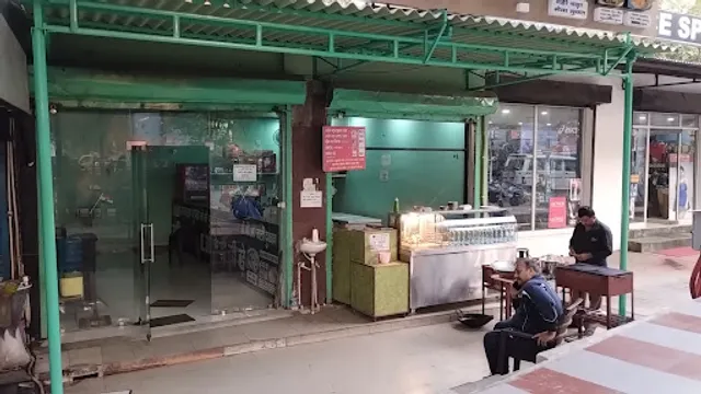 GPO Ke Thandey Dahi Bade - Gpo Ke Original Dahi Bade | Best Dahi Bade Restuarant In Lucknow | Samosa Shop In Lucknow