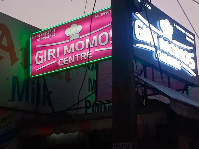 Giri Momos Centre