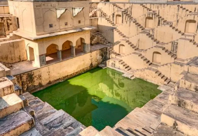 Panna Meena ka Kund