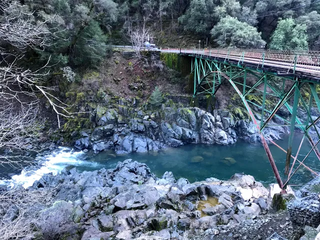 Edwards Crossing Bridge