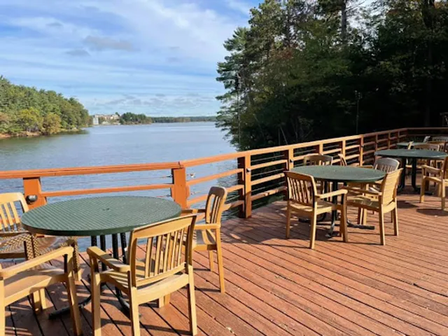 Ravina Bay Bar & Grill