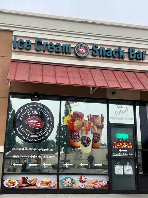 Ice Cream & Snack Bar Al Chile esta bien bueno!