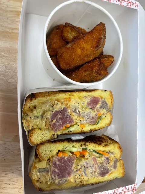 Ellis' Chicken & Crab Cakes