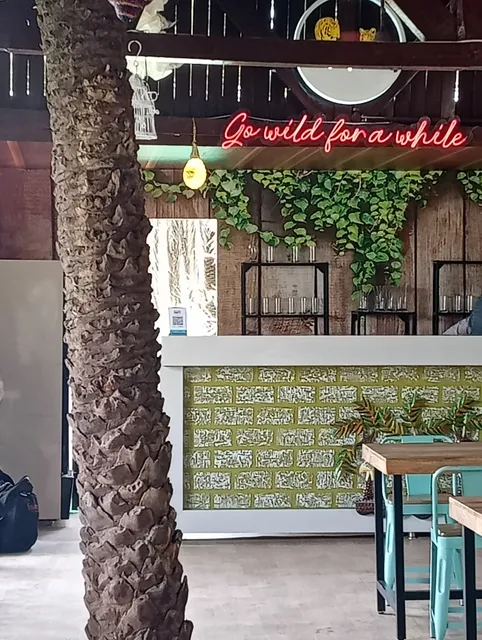 Wild cafe