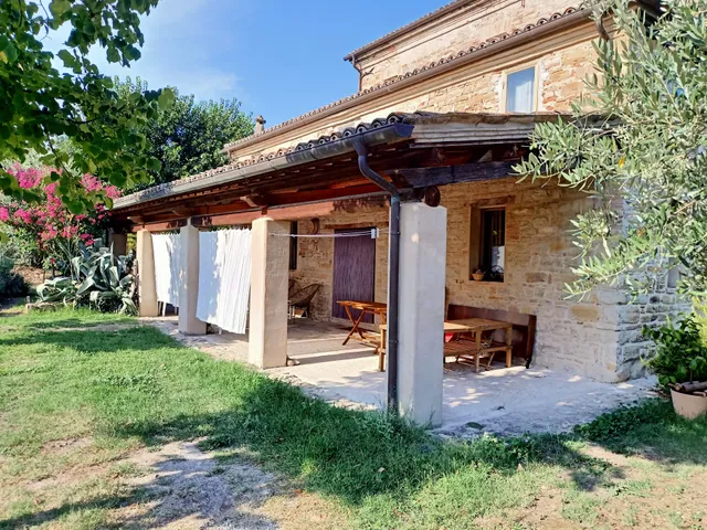 Stone farmhouse in Moie